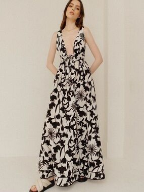 Aakaa Plunge Tie Bust Sexy Black White Cotton Wedding Tie Waist Maxi Dress